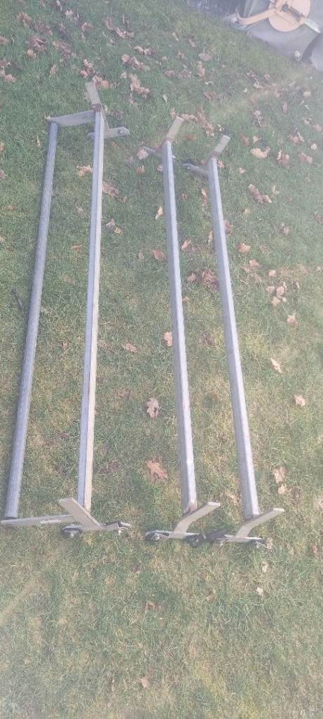 Van roof bars 