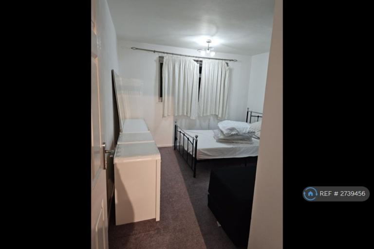 1 bedroom in Narboro Court, Romford, RM1 (#2739456)