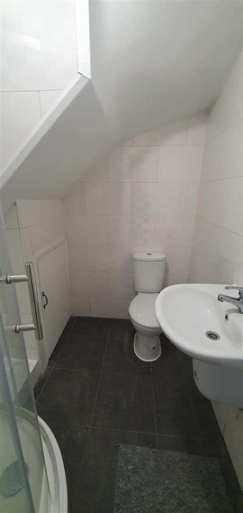 Studio flat in Grove Road, Hounslow