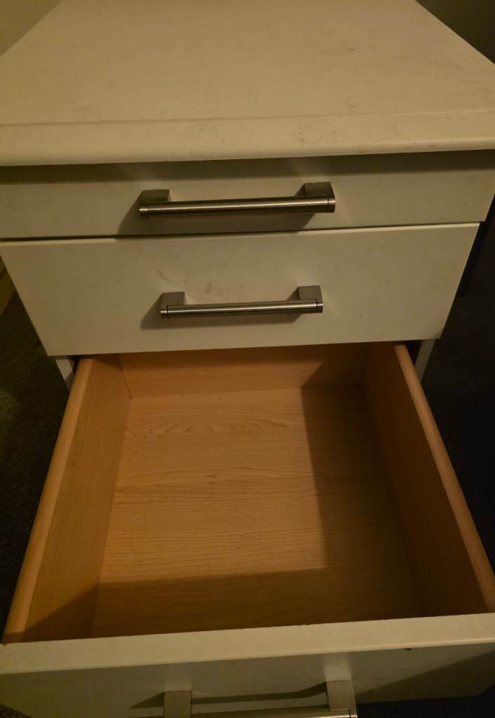 Bedroom drawers very good.
