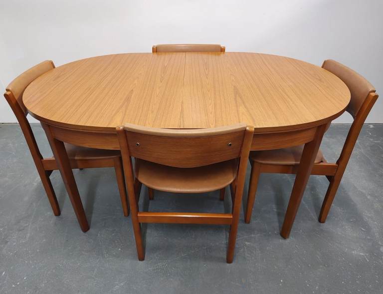 Mid Century Extending Dining Table With Four Chairs