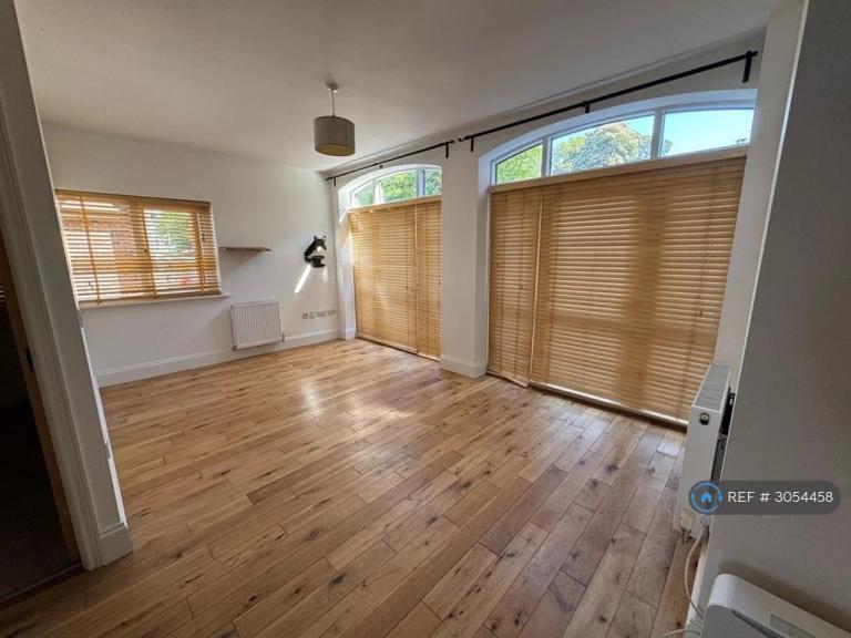 2 bedroom flat in London Road, East Sussex, TN19 (2 bed) (#3054458)