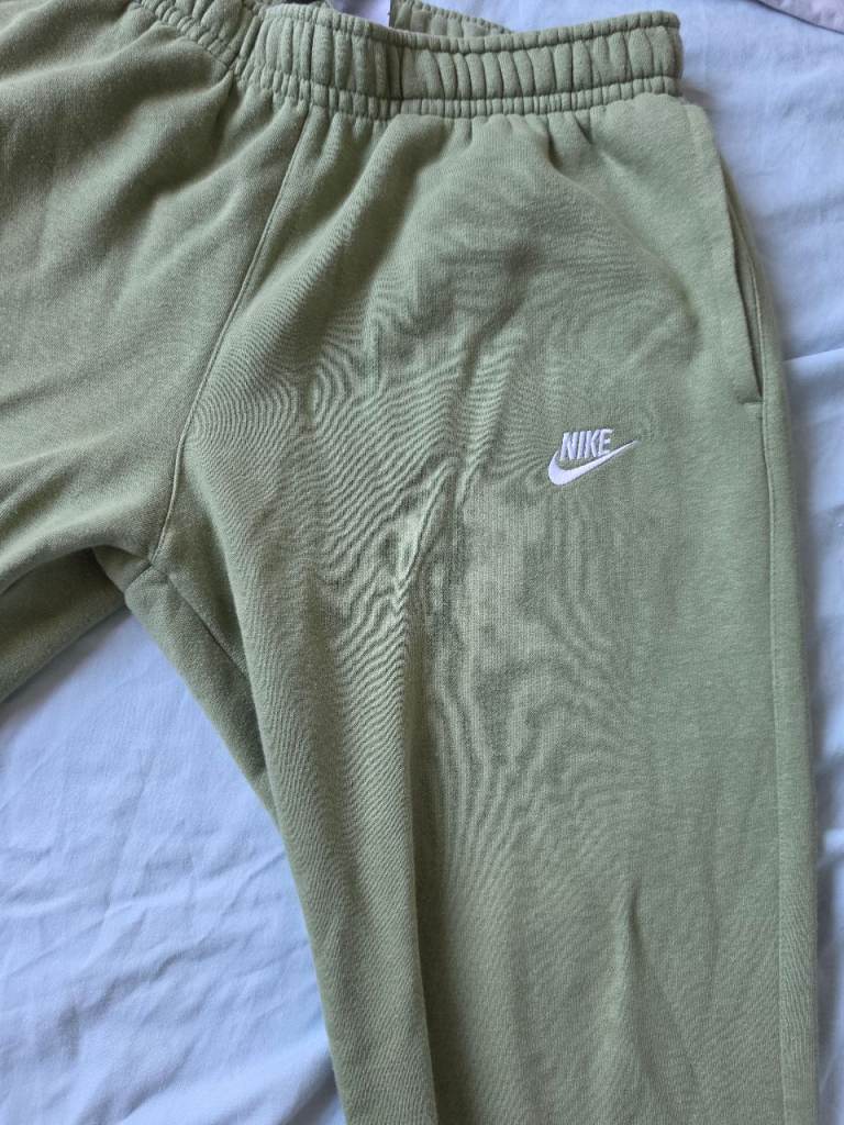 Nike Green Joggers / Sweatpants – Very Good Condition