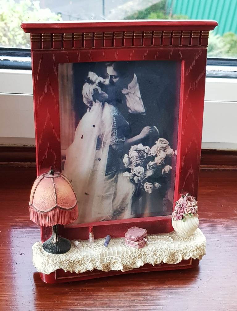 NEW :LOVELY DETAILED PHOTO FRAME : 3 AVAILABLE
