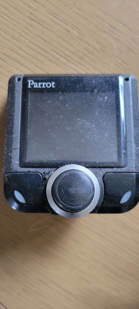 Car moblie phone parrot.