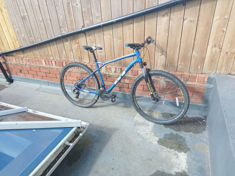 GT aggressor sport pro 29 mountain bike 