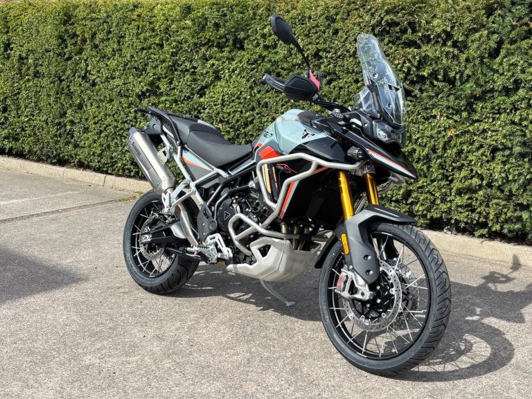 TRIUMPH TIGER 900 DESERT EDITION - NEW IN STOCK - FREE PANNIERS