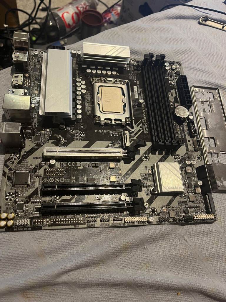 Intel Ultra Core 265k And Gigabyte B860M DS3H Motherboard Combo