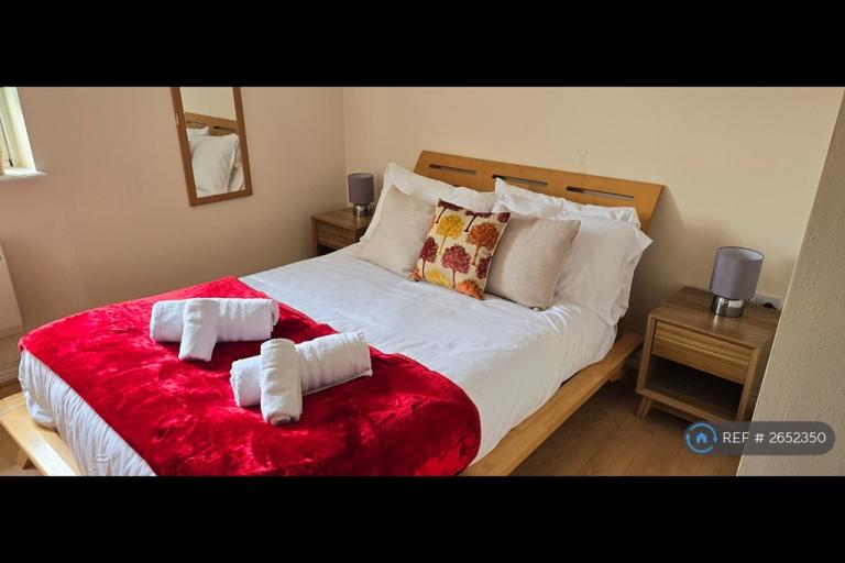 2 bedroom flat in Little London Close, Uxbridge, UB8 (2 bed) (#2652350)