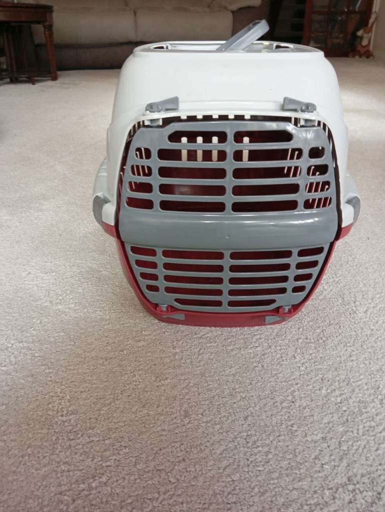 Pet carrier 