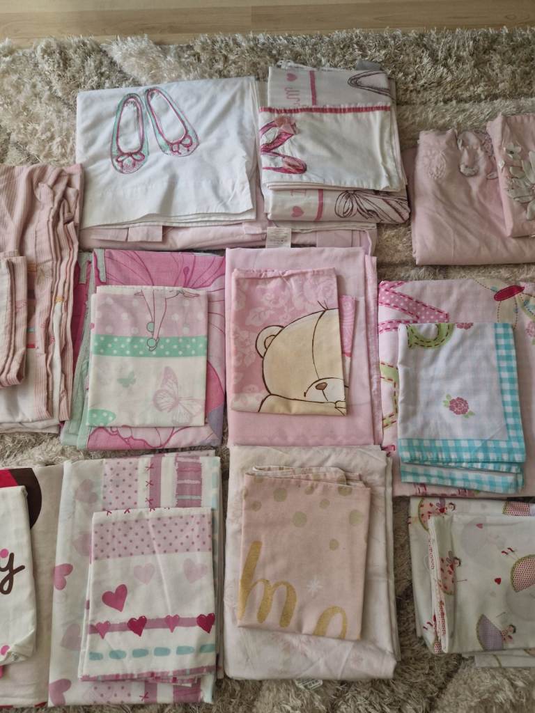 A bundle of single duvet cover