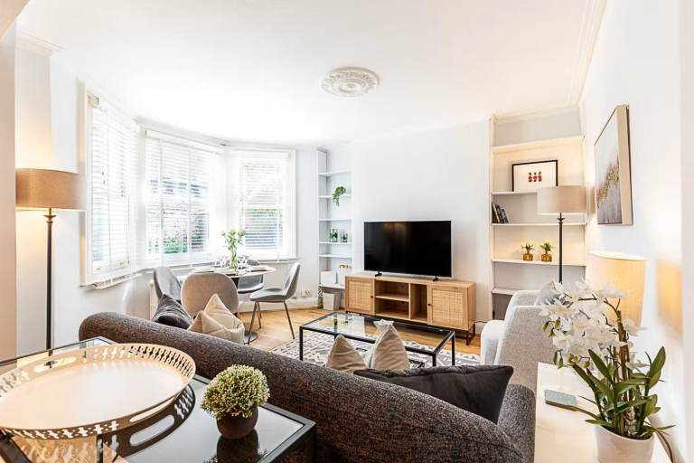 Elegant 2-Bedroom Apartment in Fulham