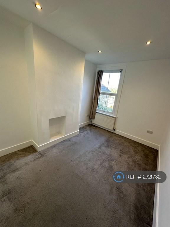 1 bedroom in Addiscombe Court Road, Croydon, CR0 (#2721732)