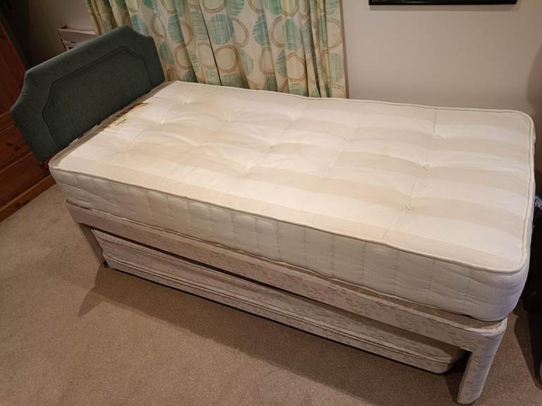 Single Bed with Pull-Out Trundle Guest / Visitor Bed