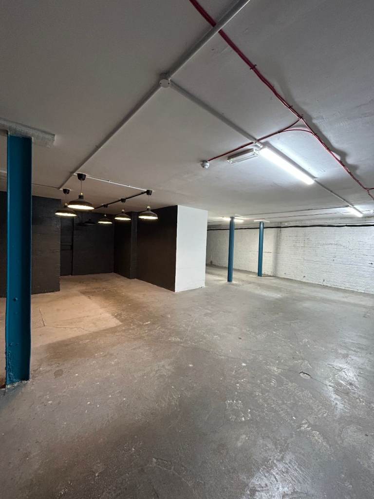 End-of-year savings: Take a unit now and save 40% for 3 months - Rent your space today!