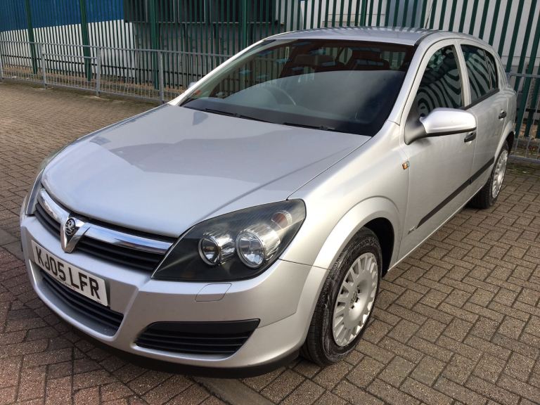 VAUXHALL ASTRA 1.6 / ULEZ FREE  / 2027 MOT / SILVER / LOW MILEAGE 