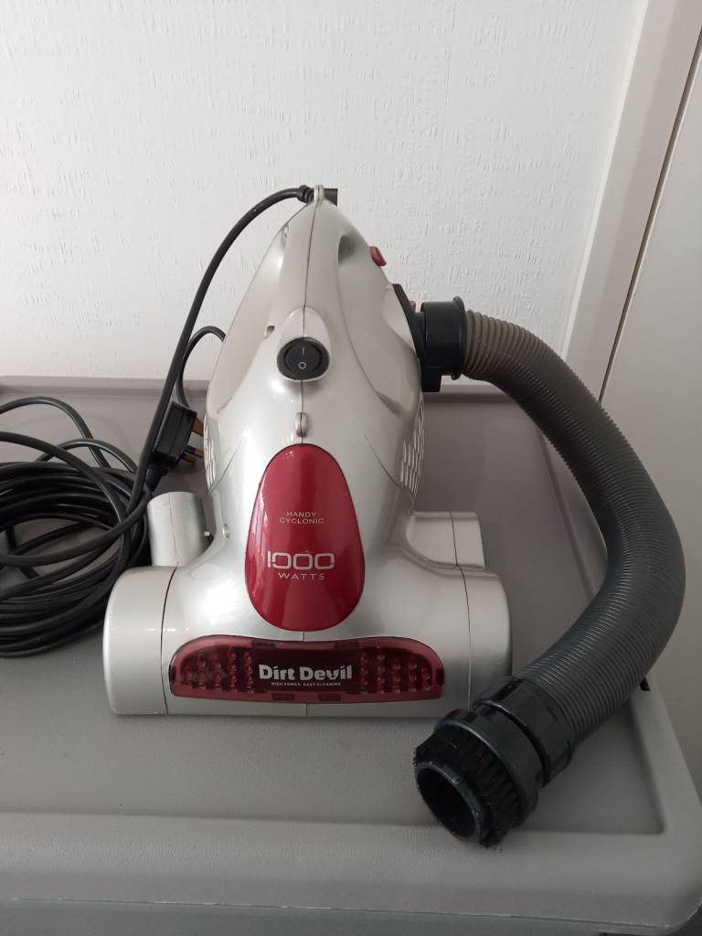 Portable Hoover/ Vacuum Cleaner Dirt Devil 1000 watts with Hepa Filter.