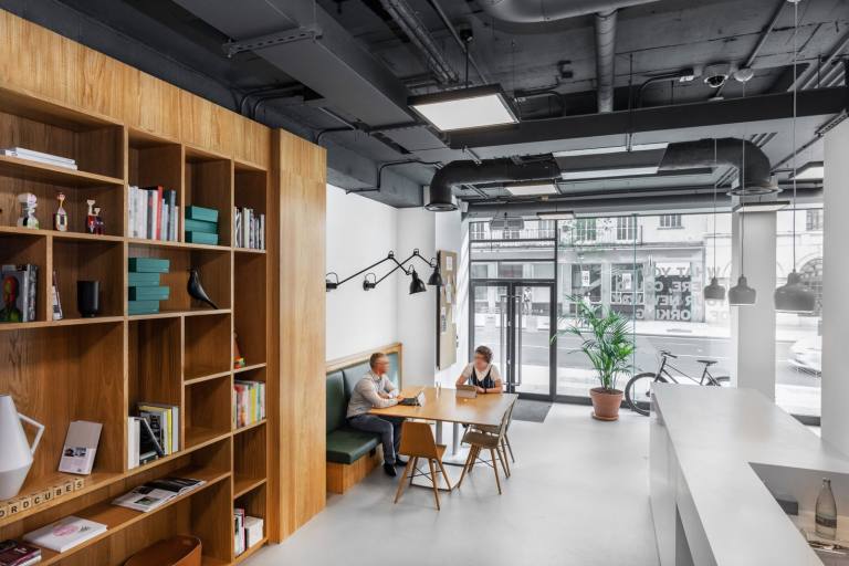 London - W1U 6AG \ Shared Office Space with Desks Available Now