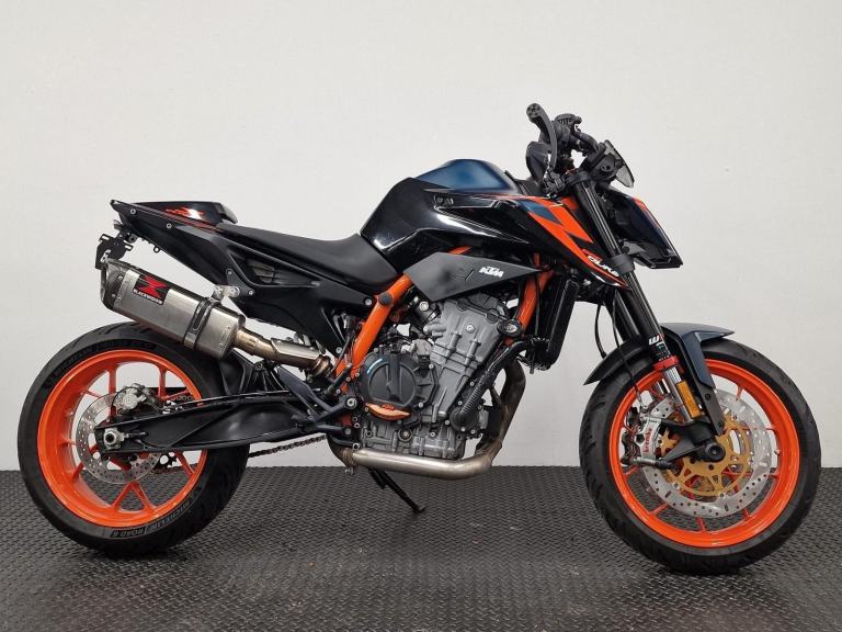 KTM 890 DUKE R ** BLACK WIDOW EXHAUST - HEATED GRIPS - MOT AUG 2027 **