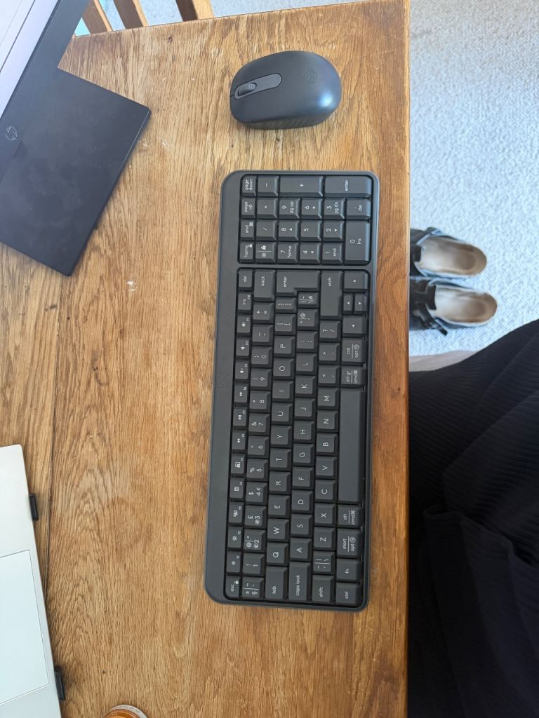 Logitech Signature Slim MK950 Wireless Keyboard & Mouse Set