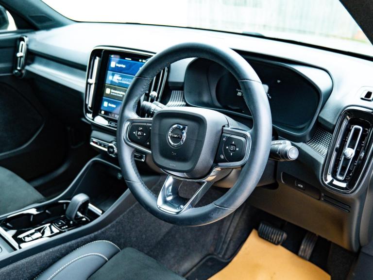 2024 Volvo XC40 2.0 B3 MHEV Plus DCT Auto Euro 6 (s/s) 5dr ESTATE Petrol/Electric Hybrid Automatic