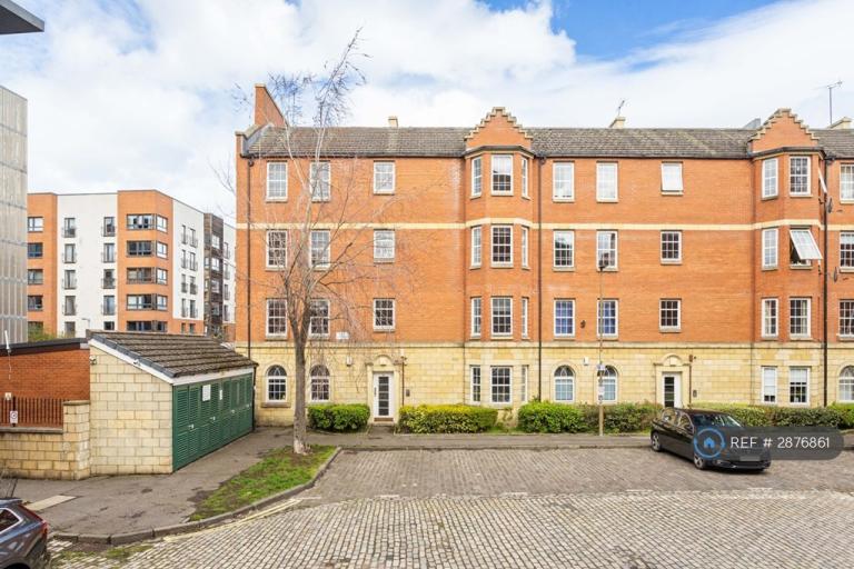 2 bedroom flat in Fox St, Edinburgh, EH6 (2 bed) (#2876861)