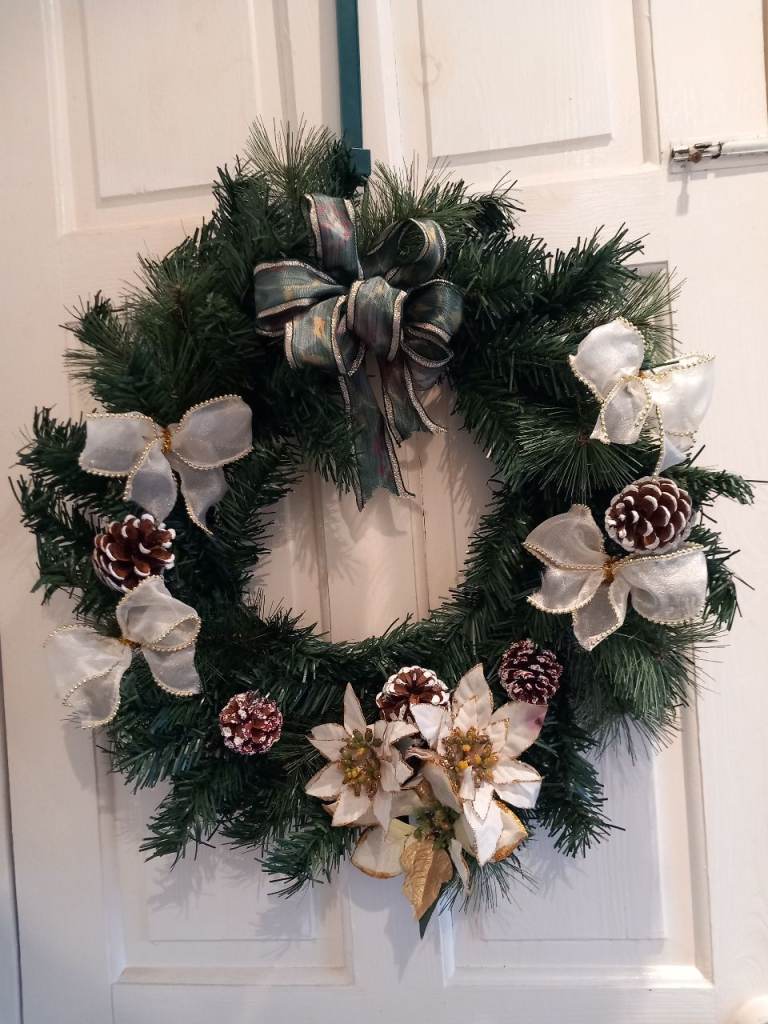 LARGE CHRISTMAS DOOR WREATH 