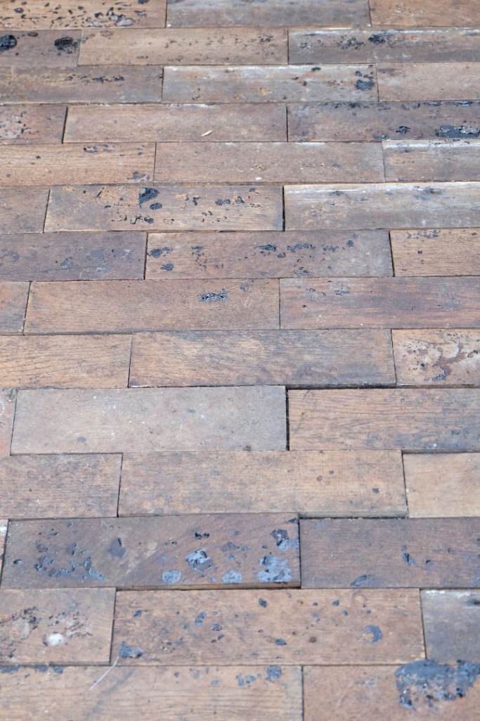 Reclaimed OAK 9 1/2" x 2 3/4" Woodblock t&g Flooring x 59 blocks (0.97m2)