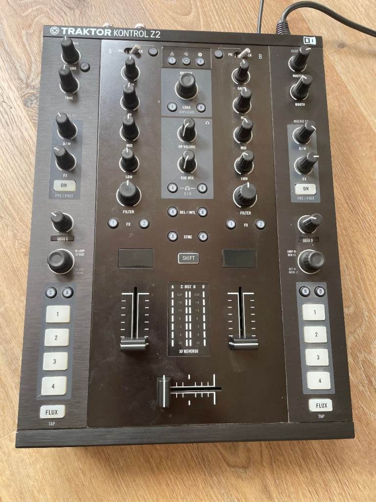 Native Instruments Traktor Kontrol Z2 DJ Mixer