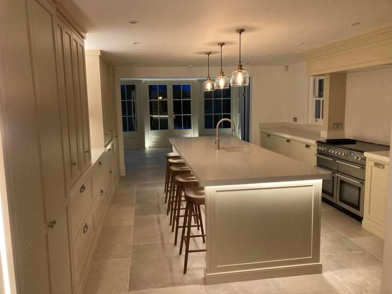 BUILDERS IN SURREY & SUSSEX | HOME RENOVATIONS | FREE QUOTES | MAYFAIR & BANKS