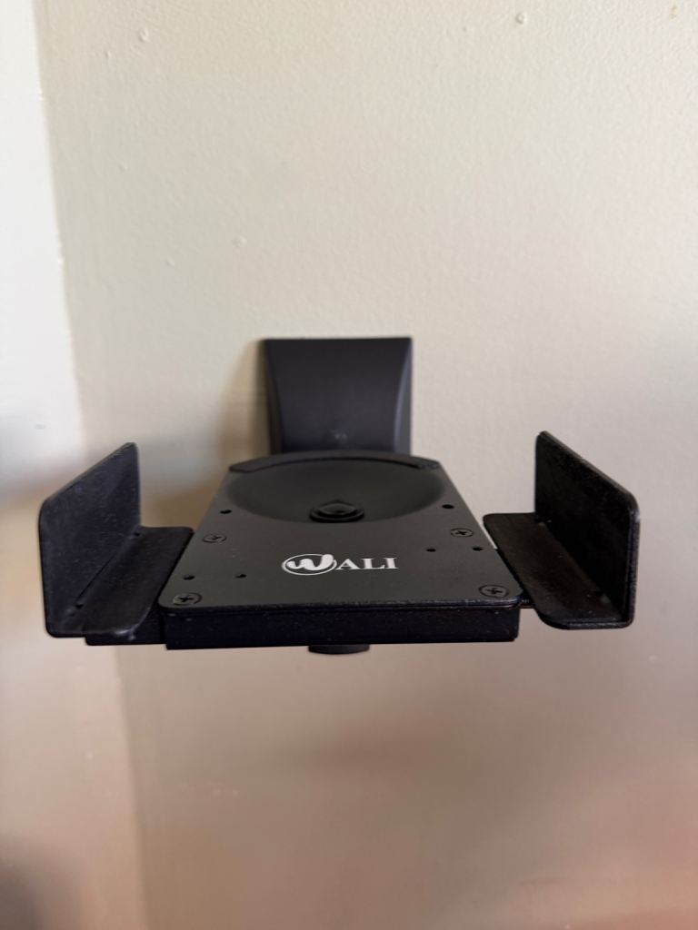 Wall mounted bookshelf speaker stands adjustable