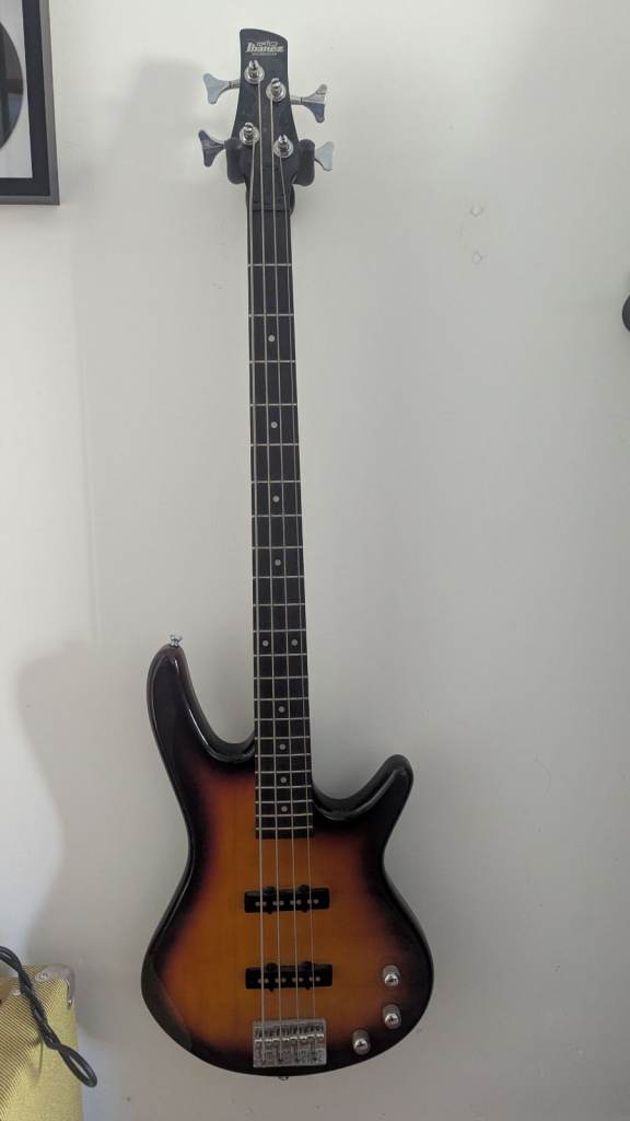 IBANEZ BASS GUITAR plus AMP