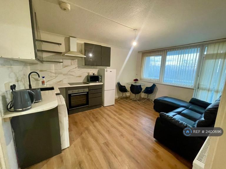 3 bedroom flat in Kendal Tower, Birmingham, B17 (3 bed) (#2400696)