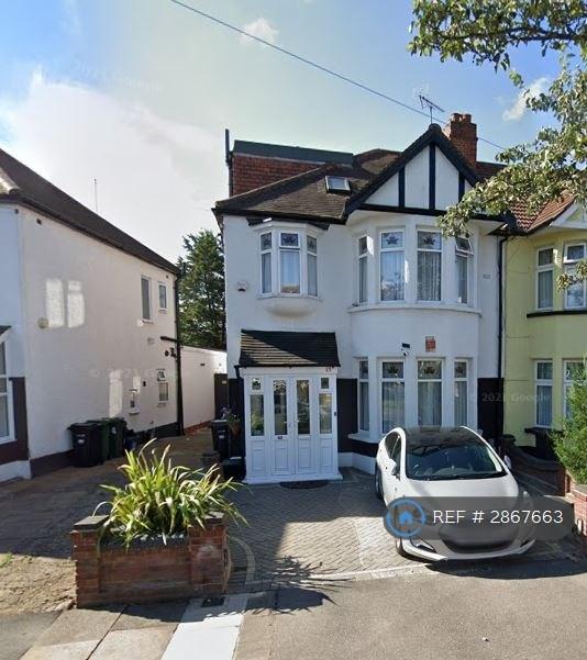 4 bedroom house in Glenwood Gardens, Ilford, IG2 (4 bed) (#2867663)