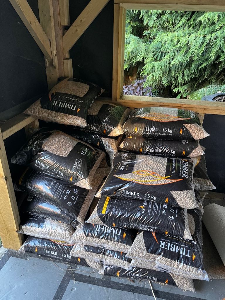 25 x 15kg bagged wood pellets 