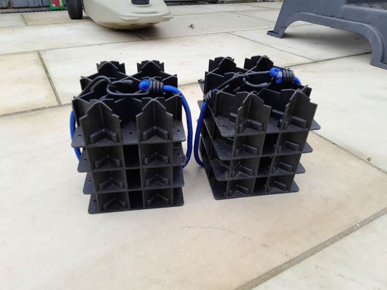 Caravan items Aqua rolls, waste master, mains water hookup, tow mirrors, collaspable pipes, step