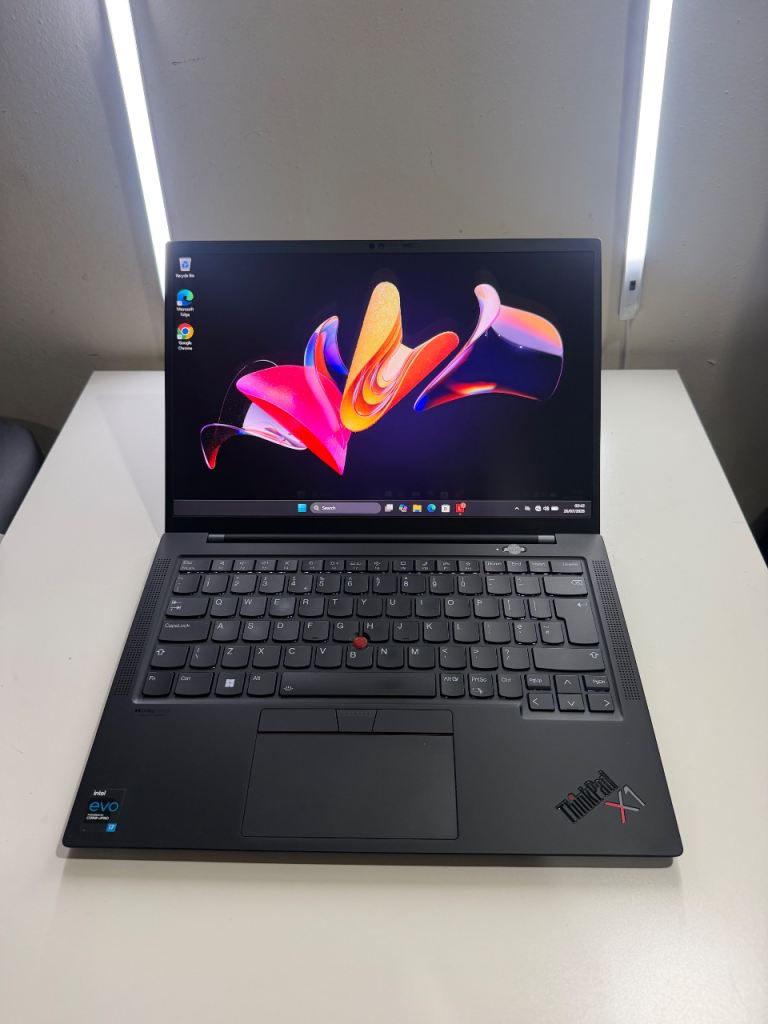 Lenovo ThinkPad X1 Carbon Gen 9 i7-1185G7 16GB RAM 512GB SSD SIM Win11 Pro