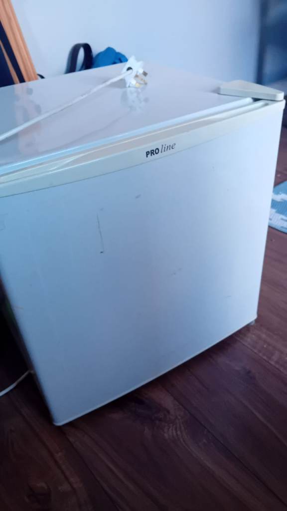 PROline Mini Fridge – White, Good Condition