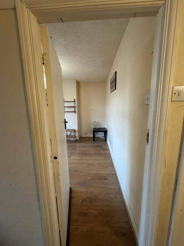 Double room to rent £800 per month 