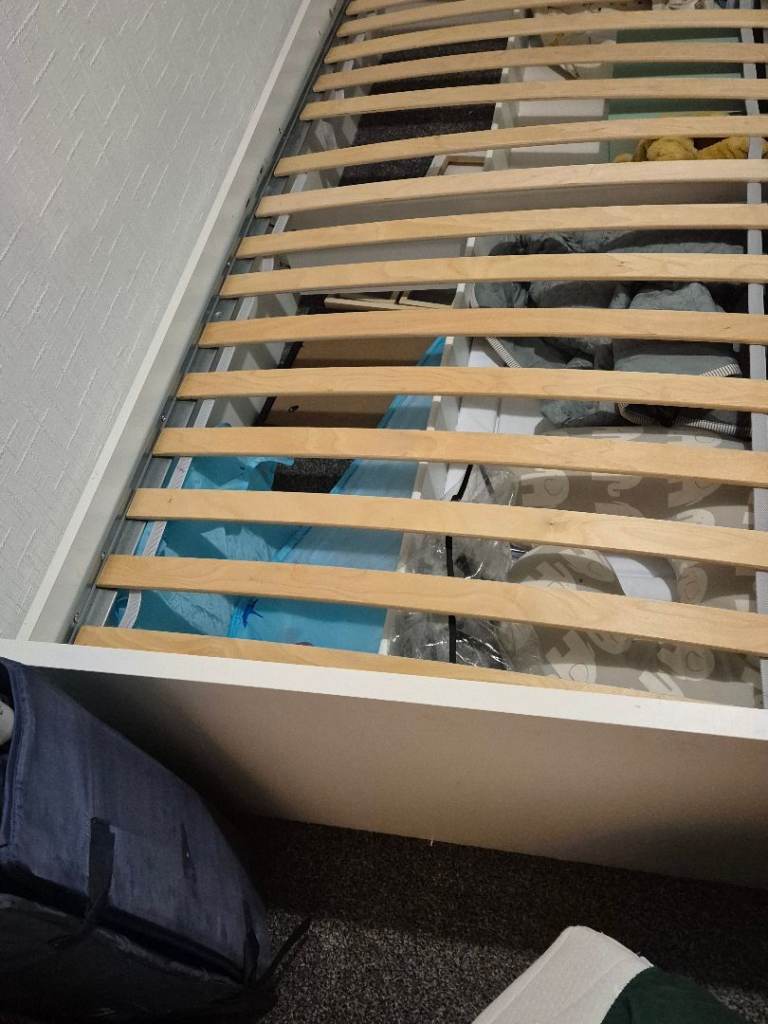 Single bed with draws damaged