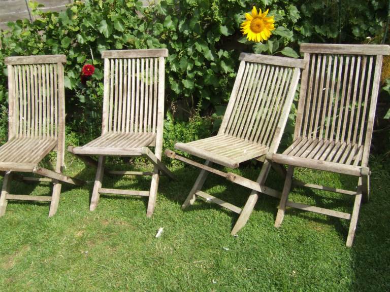 4 x FOLDING WOODEN GARDEN CHAIRS. (New  Wooden Dowels Required )