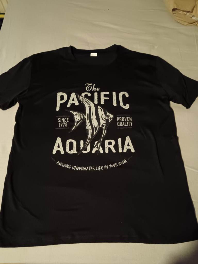 Unisex the Pacific aquaria t shirt with angel design Size medium
