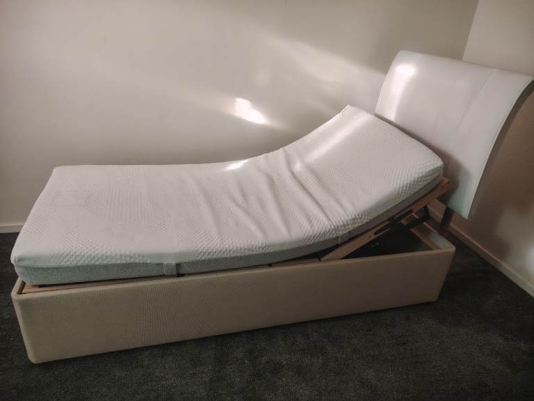 Adjustable single bed 