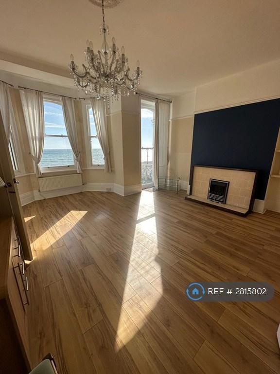 2 bedroom flat in Prince Of Wales Terrace, Deal, CT14 (2 bed) (#2815802)