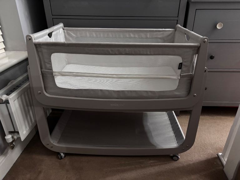 SnüzPod 5 Bedside Crib + Accessories – Excellent Condition
