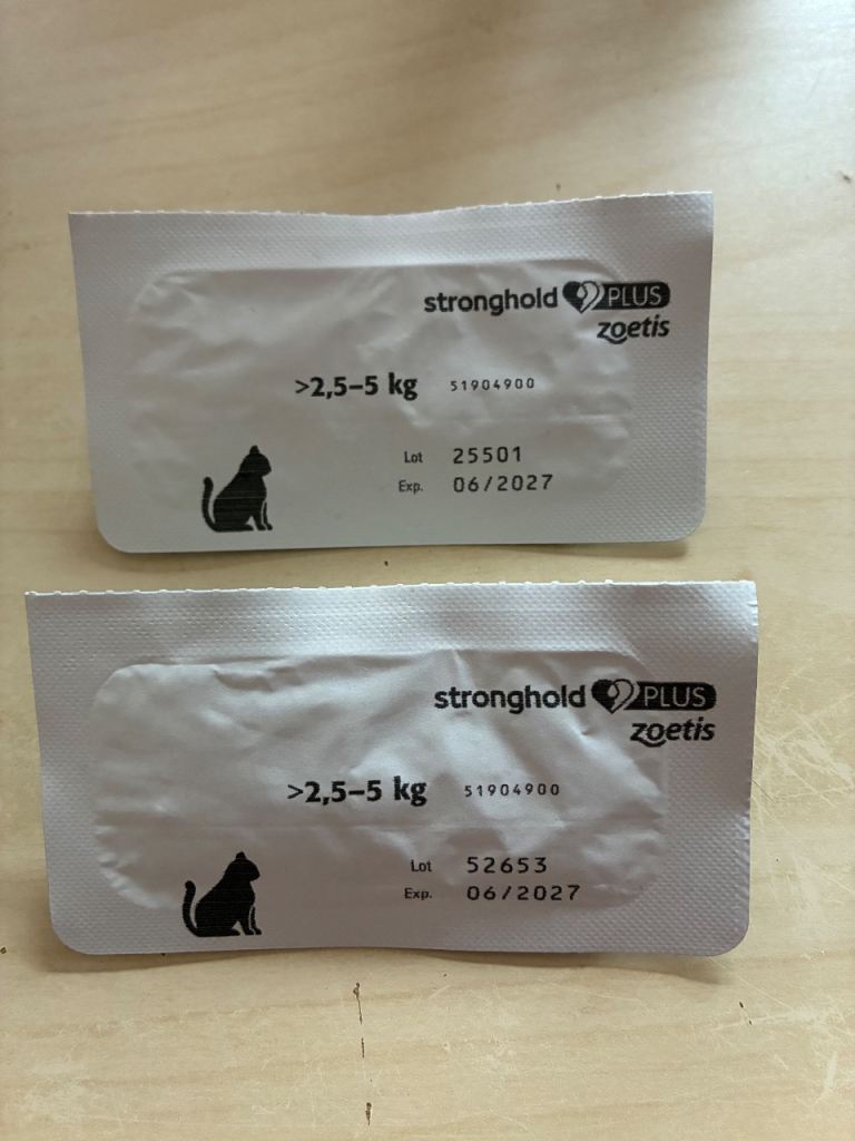 Spot-on flea/tick liquid for cats