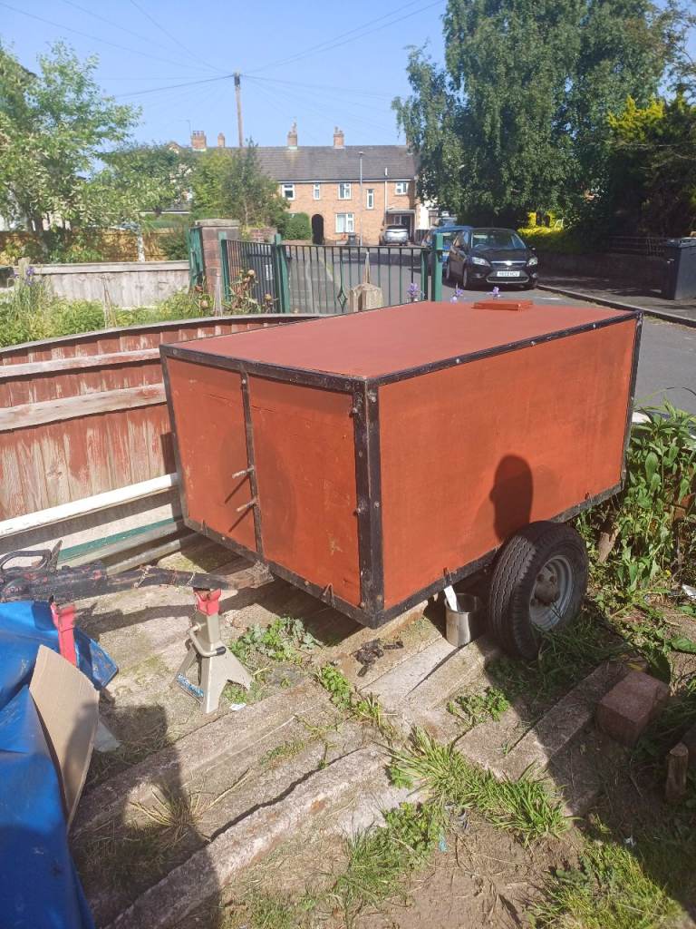 5ft by 3ft trailer with hard top cover and spare wheels