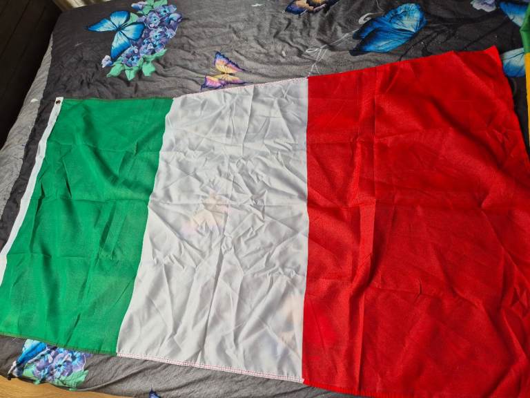 Worldwide Flags.  ITALY. 150cm x 90cm 