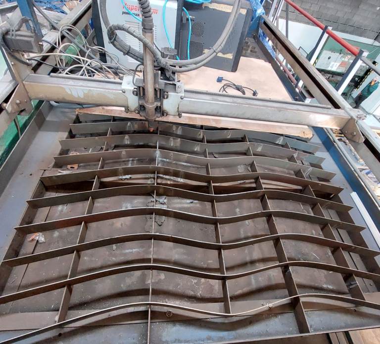 CNC Plasma Cutter Hypertherm