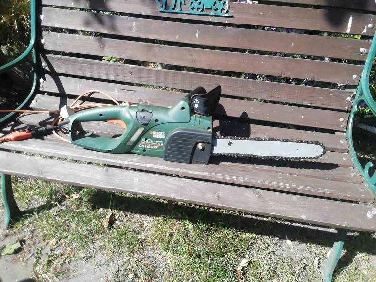 Black & Decker electric chainsaw 